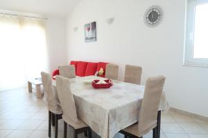 Fotografie z fotogalerie ubytování Apartments Maras v Primoštenu