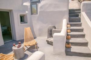 A seating area at Santorini Villas