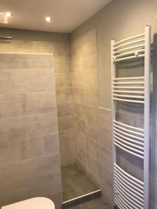 Koupelna v ubytování Calafell Residencial + 28 fotografií