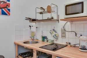 Кухня или мини-кухня в NOCNOC - Le Petit National
