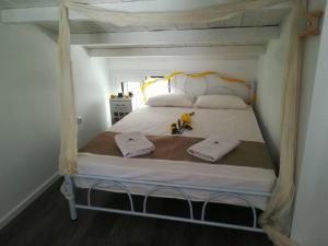 A bed or beds in a room at Casa di Greco