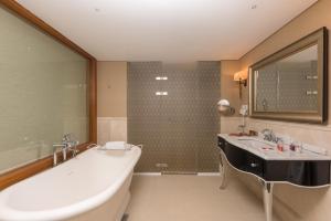 Quba Palace Hotel & Golf Resort的一间浴室