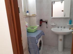 Casa Francesco tesisinde bir banyo