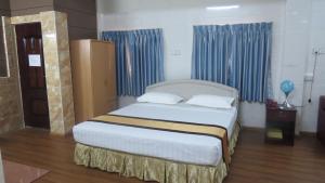 Ein Bett oder Betten in einem Zimmer der Unterkunft MK Hotel