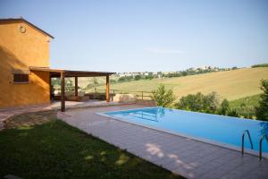 The swimming pool at or close to Il Gladiolo