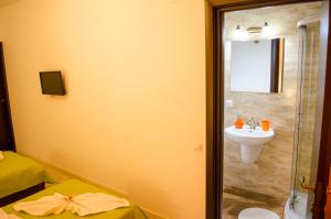 Kylpyhuone majoituspaikassa City Lux Villa