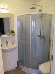 Koupelna v ubytování Lækjaborgir Guesthouse