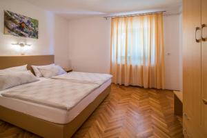 Postel nebo postele na pokoji v ubytování Apartments Marija & Anton