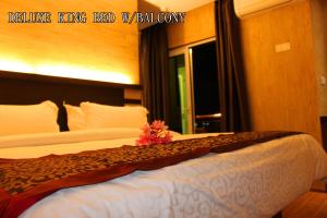 En eller flere senger på et rom på Hotel Time Boutique Nilai