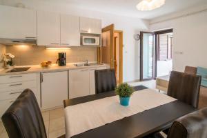 Kuchyň nebo kuchyňský kout v ubytování Apartments Marija & Anton