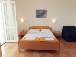 Postel nebo postele na pokoji v ubytování Marika Seaside Retreat-Drašnice