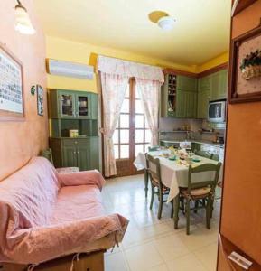 A kitchen or kitchenette at Casa Mare e Monti Castelbuono