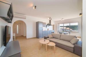 TV a/nebo společenská místnost v ubytování Sunset House