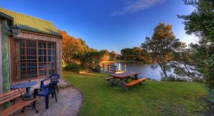 Gallery image of Stanley Lakeside Spa Cabins in Stanley