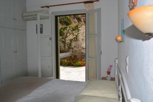 Postel nebo postele na pokoji v ubytování Klados Studios & Apartments