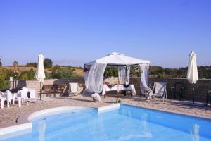 The swimming pool at or close to B&B Le Colline Country House