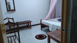 Samadhi Guest Inn Ella tesisinde bir odada yatak veya yataklar
