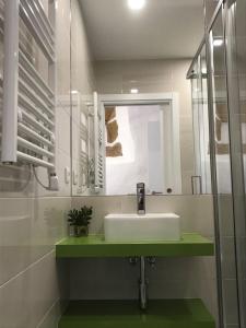 a bathroom with a sink and a mirror at A Gosto in Tomar