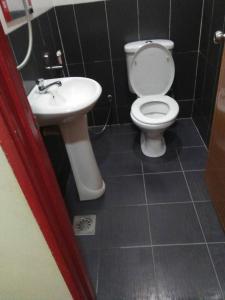 Vonios kambarys apgyvendinimo įstaigoje Hotel Sri Malim Sungkai