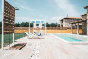 Bazén v ubytování Villa Anastasia nebo v jeho okolí