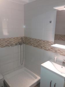 Bilik mandi di Spiro's Apartment +30 gambar