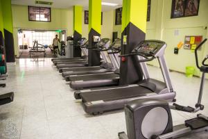 Fitness centrum a/nebo fitness zařízení v ubytování Fantastic Apartment Marilyn Orlando 85