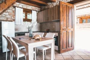 Kuchyň nebo kuchyňský kout v ubytování Villa Anastasia