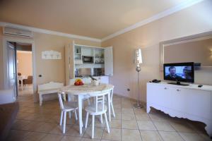 A kitchen or kitchenette at Residence Hotel La Giara