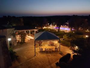 an overhead view of a tent in a courtyard at night at Casale de li Canti in Marina di Pescoluse