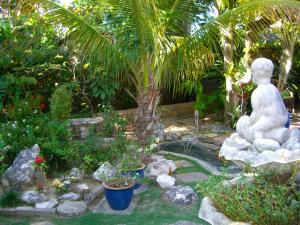 Taman di luar Chatham Cottage +13 gambar