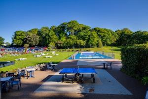 Бассейн в Langstone Cliff Hotel или поблизости