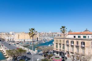 Linna Siracusa üldine vaade või majutusasutusest B&B Apollo pildistatud vaade
