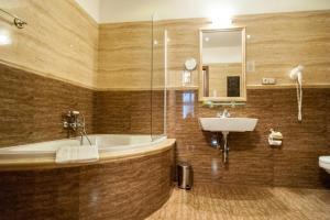 Ένα μπάνιο στο Hotel & Apartments Ventus Rosa