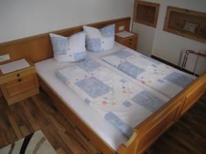 Posteľ alebo postele v izbe v ubytovaní Ferienwohnung Eiter Anita