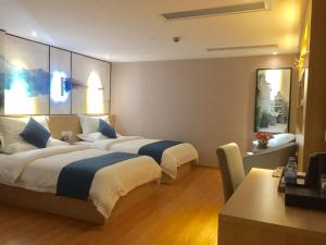 Guangzhou Hongcheng Hotel tesisinde bir odada yatak veya yataklar