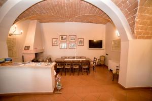 Restauracja lub miejsce do jedzenia w obiekcie Agriturismo Sant'Uberto