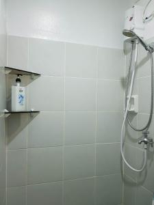 Ένα μπάνιο στο Cityscape Residences Unit 510