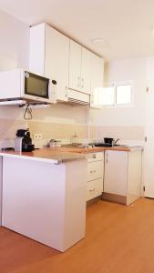 A kitchen or kitchenette at Alda Benalmadena