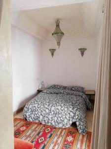 Postel nebo postele na pokoji v ubytování Riad Ben Youssef