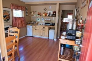 a kitchen with wooden floors and a kitchen with a counter at Rugged Country Lodge in Pendleton