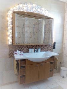 a bathroom with a sink and a mirror at Ferienhaus Waldernbach in Mengerskirchen