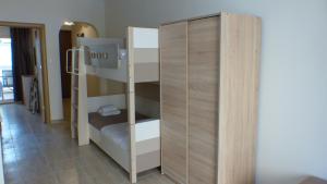 Posteľ alebo postele v izbe v ubytovaní White Apartment 70m from the sea