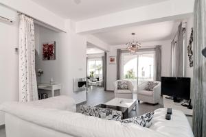 Gallery image of Villa Verdi: Luxury villa with private pool in Peyia