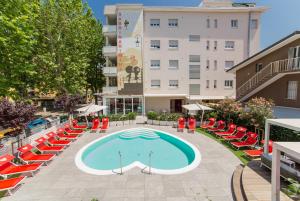 Bazén v ubytování Hotel Sabrina Rimini nebo v jeho okolí