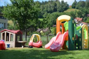 Zona de juegos infantil en Apartamenty ANNA