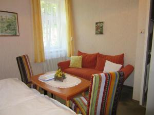 A bed or beds in a room at Waldpension Mück