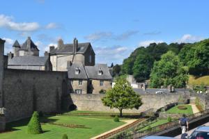 Foto de la galería de Superbe vue sur les remparts de cet appartement cosy de 2 chambres à 100 m des terrasses du port en Vannes