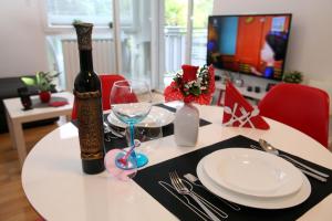 TV a/nebo společenská místnost v ubytování Apartment West