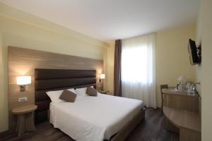 a bedroom with a large white bed and a window at "Il Viottolo" Rooms in Roccaraso +39 photos