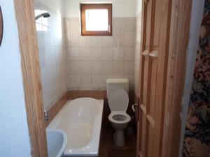 Kúpeľňa v ubytovaní Csalavér-Vendégvadászház + 17 fotografií